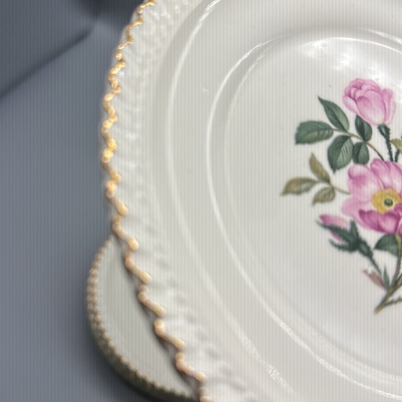Floral Patterned Cream Plates - Picture 4 of 7